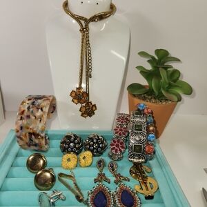 #2529, VTG 1940's JEWERLY LOT, NECKLACE, BRACELET, CLIP EARRINGS ETC